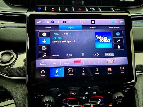 Used 2024 Jeep Grand Cherokee Trailhawk image 18