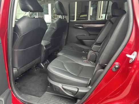 Used 2021 Toyota Highlander Limited AWD/4WD image 9