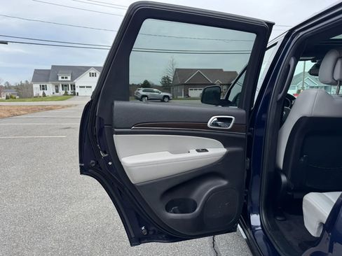 Used 2018 Jeep Grand Cherokee Limited image 14
