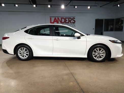 Used 2025 Toyota Camry LE w/ Convenience Package FWD image 8