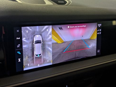 Used 2025 Porsche Cayenne image 36