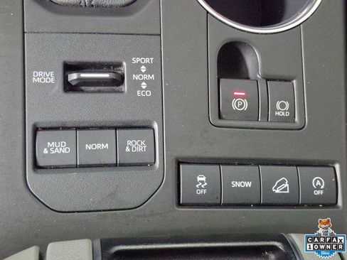 Certified 2021 Toyota Highlander XLE AWD/4WD image 19