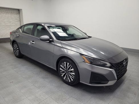 Used 2023 Nissan Altima 2.5 SV image 11