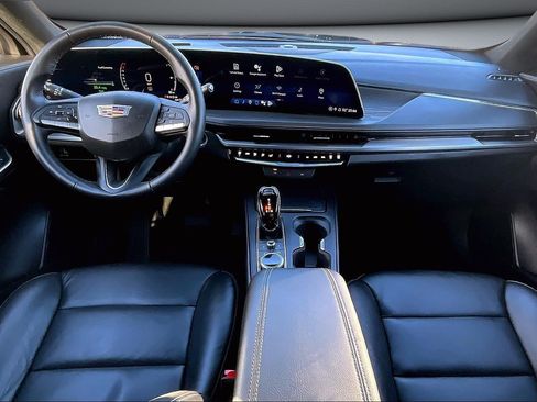 Used 2024 Cadillac XT4 Premium Luxury image 7