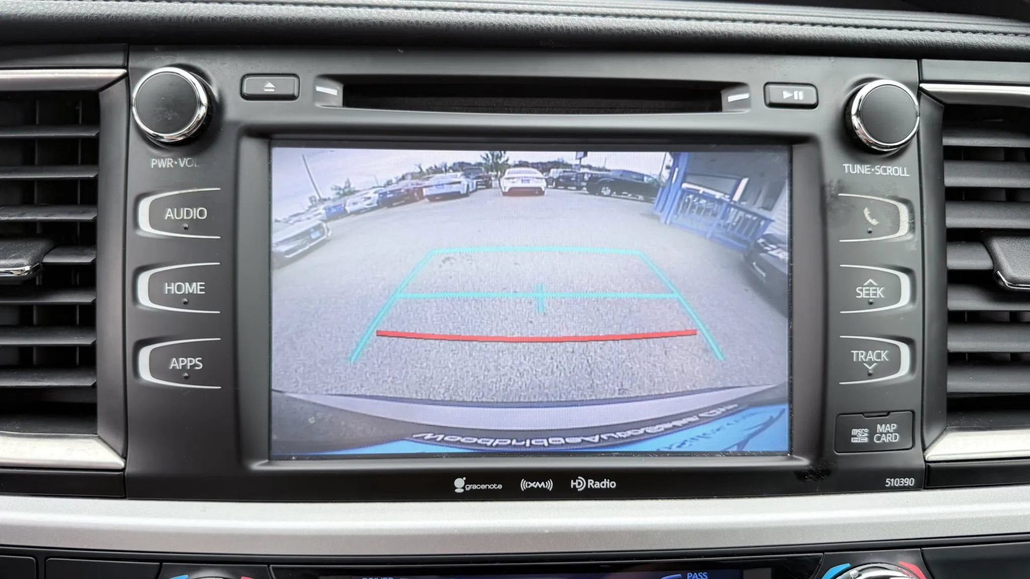 Used 2019 Toyota Highlander XLE AWD/4WD image 23