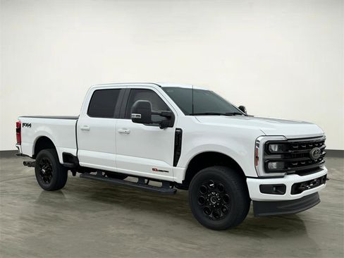 Certified 2024 Ford F250 Lariat w/ Black Appearance Package image 13