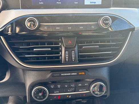 Used 2022 Ford Escape SE w/ SE Sport Appearance Package image 34