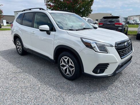 Used 2023 Subaru Forester Premium AWD/4WD image 4