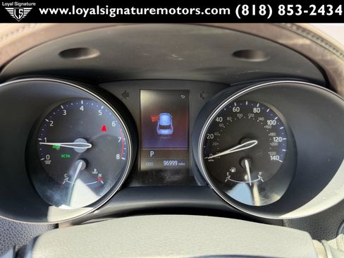Used 2019 Toyota C-HR Limited FWD image 25