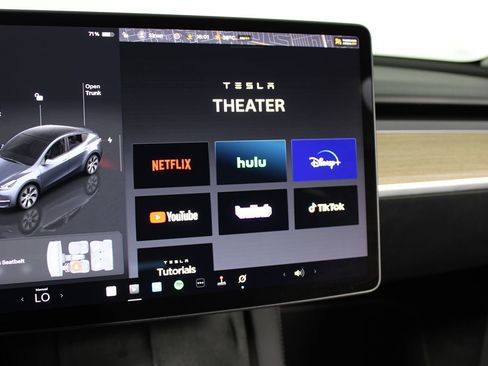 Used 2023 Tesla Model Y Long Range image 18