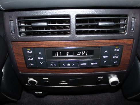 Used 2016 Toyota Land Cruiser image 25