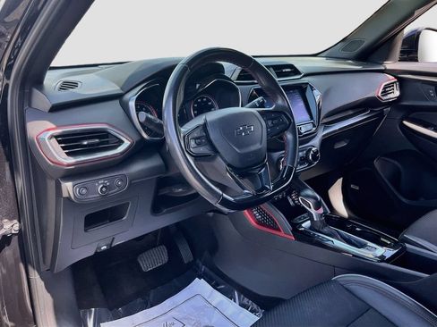 Used 2021 Chevrolet TrailBlazer RS w/ Technology Package FWD image 9
