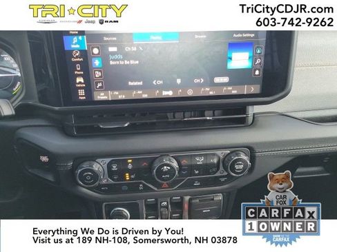 Used 2024 Jeep Wrangler Unlimited Sahara image 24