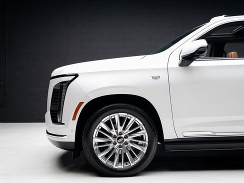 Used 2025 Cadillac Escalade Premium Luxury w/ Touring Package image 17