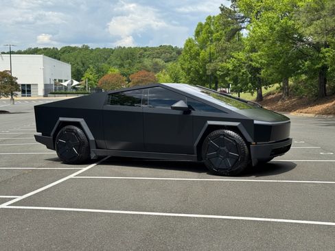 Used 2024 Tesla Cybertruck AWD Crew Cab image 15