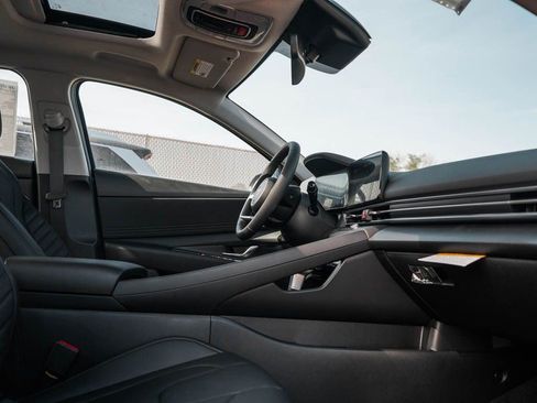New 2026 Hyundai Elantra Limited image 9