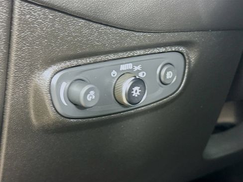 Used 2021 Chevrolet Equinox LT FWD image 12