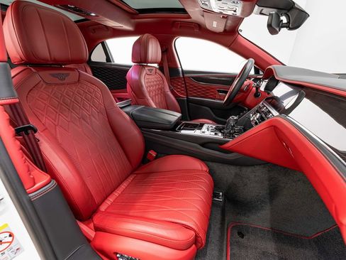 Used 2022 Bentley Flying Spur Plug-In Hybrid image 28