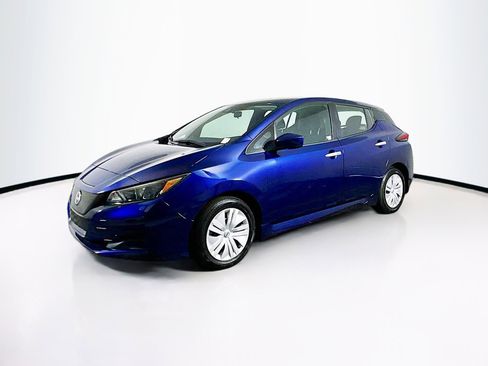Used 2025 Nissan Leaf S image 3