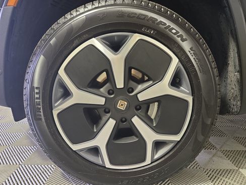 Used 2024 Rivian R1S Adventure AWD/4WD image 9