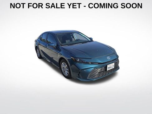 Used 2025 Toyota Camry LE image 1