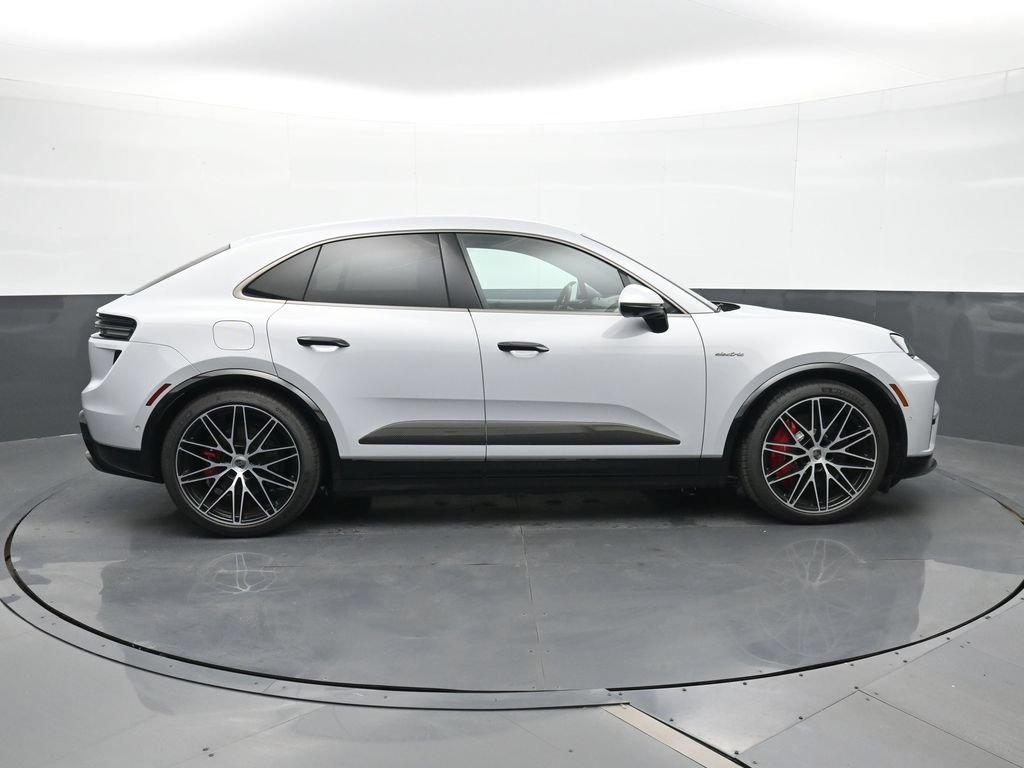 Certified 2025 Porsche Macan Turbo Electric AWD/4WD image 25