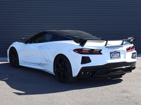 Used 2021 Chevrolet Corvette Stingray Coupe w/ 1LT RWD image 3