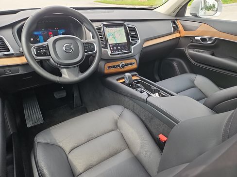 Used 2023 Volvo XC90 B6 Plus AWD/4WD image 3