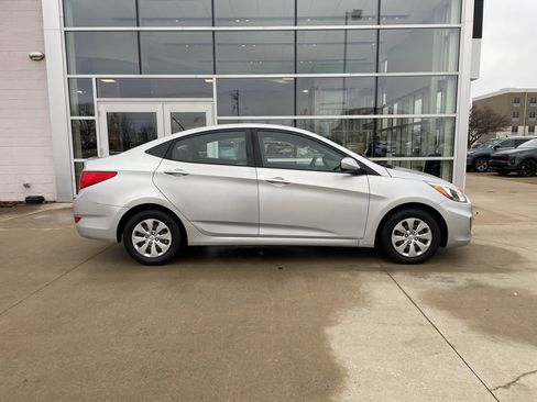 Used 2017 Hyundai Accent SE image 4