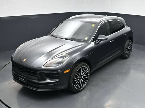 Used 2025 Porsche Macan AWD/4WD image 15