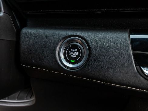 Used 2023 Cadillac Escalade Premium Luxury RWD image 13
