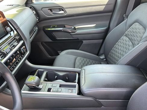 Used 2022 Nissan Pathfinder S FWD image 11