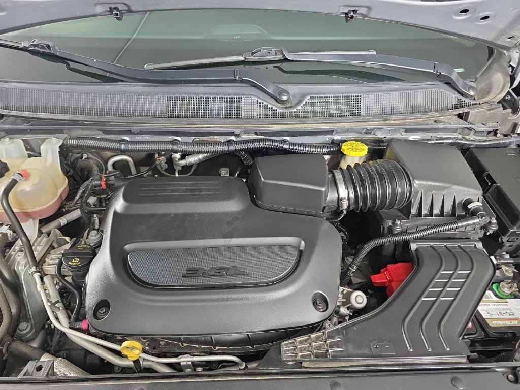 Used 2020 Chrysler Pacifica Touring w/ Cold Weather Group FWD image 9
