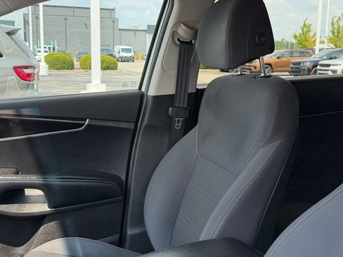 Used 2017 Kia Sorento AWD image 14