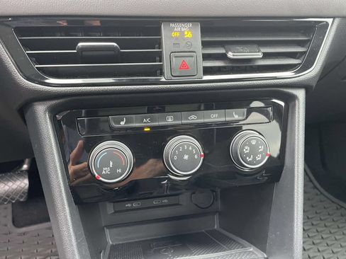 Certified 2023 Volkswagen Taos SE FWD image 27