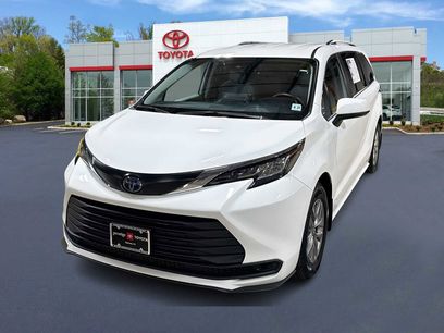 Used 2022 Toyota Sienna LE