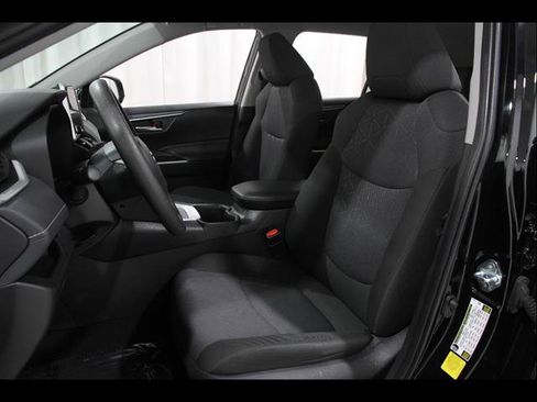 Used 2025 Toyota RAV4 XLE FWD image 5