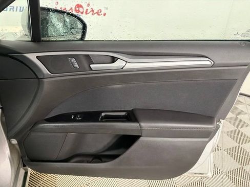 Used 2016 Ford Fusion SE FWD image 27