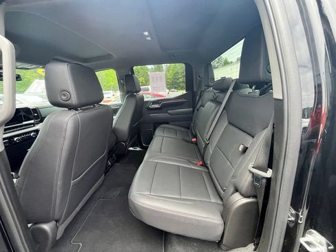 Used 2025 GMC Sierra 1500 SLT AWD/4WD image 16