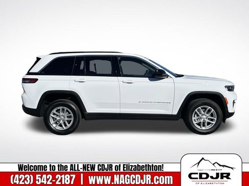 New 2025 Jeep Grand Cherokee Laredo image 2