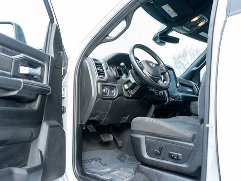 Used 2024 RAM 2500 Big Horn w/ Sport Appearance Package image 13