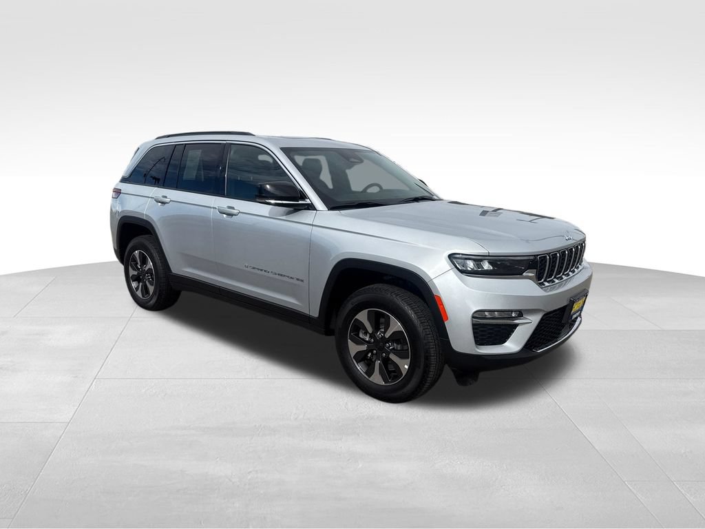 Used 2025 Jeep Grand Cherokee Limited 4xe w/ Trailer Tow Package AWD/4WD image 8