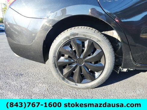 Used 2015 Toyota Corolla LE image 25