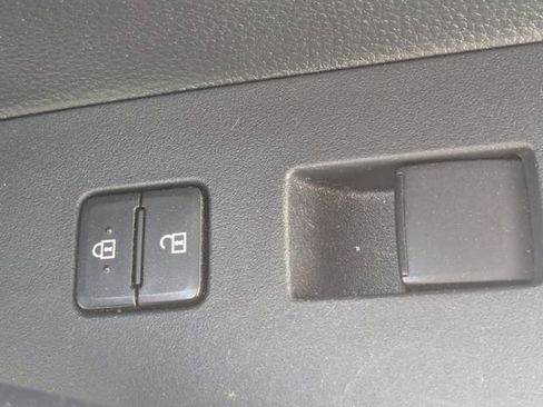 Certified 2023 Toyota Corolla Cross XLE image 32