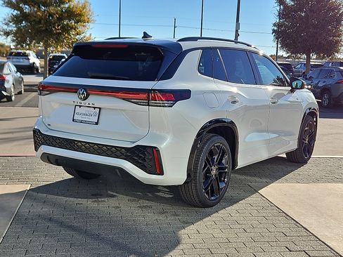 New 2026 Volkswagen Tiguan SE R-Line FWD image 4