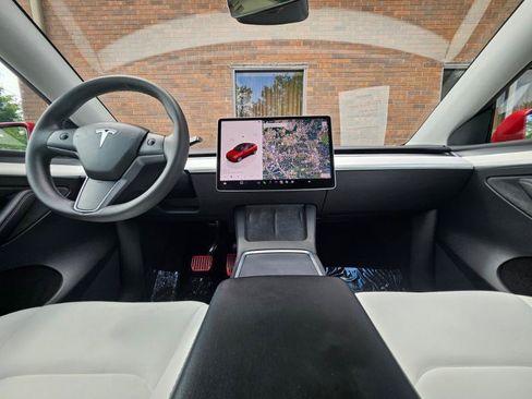 Used 2023 Tesla Model Y 2WD image 40