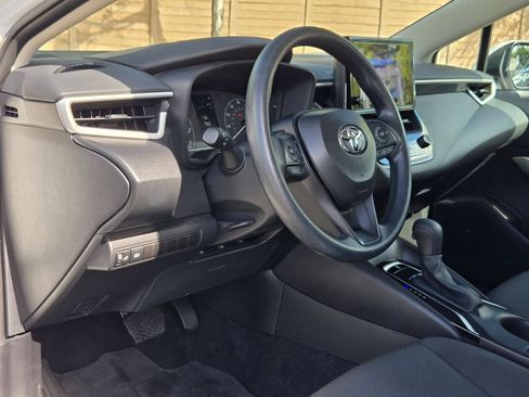 Used 2025 Toyota Corolla LE FWD image 12