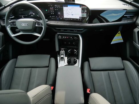 Used 2025 Audi Q5 Premium Plus w/ Premium Plus AWD/4WD image 9