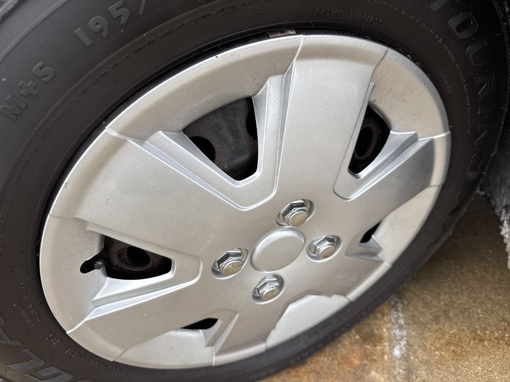 Used 2010 Ford Focus SE FWD image 31
