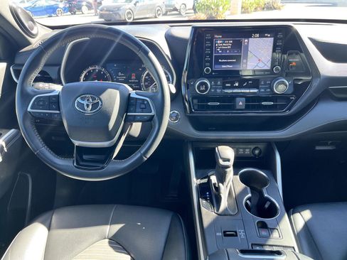 Used 2022 Toyota Highlander XSE image 28